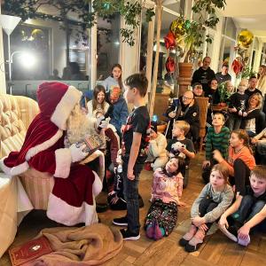 2024 Weihnachtsreise mit Kinderlaecheln